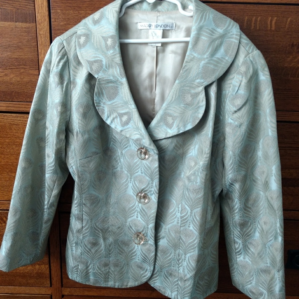 GORGEOUS Maggie London Peacock Skirt Suit